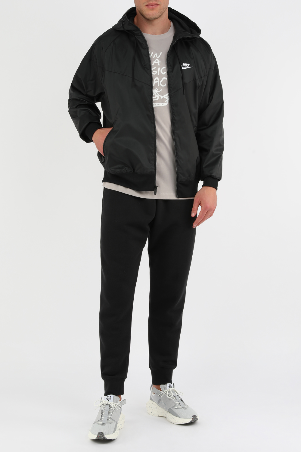 מעיל רוח שחור מרוכסן עם לוגו צידי